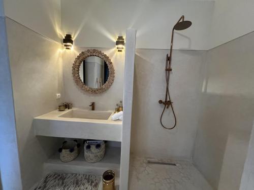 Riad Nayl Medina (33)